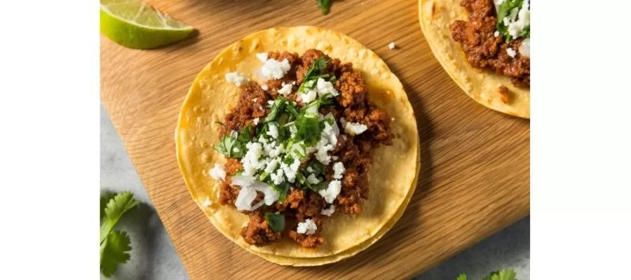 مراحل تهیه تورتیلا و پخت تاکو مکزیکی