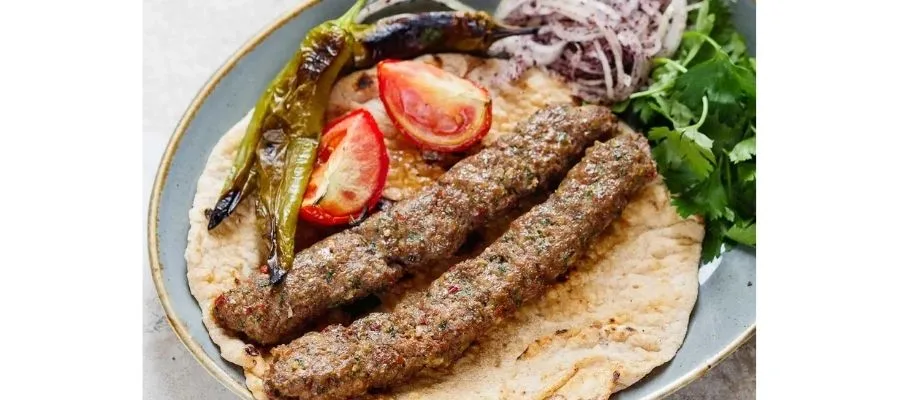 آمادهسازی مواد کباب کوبیده