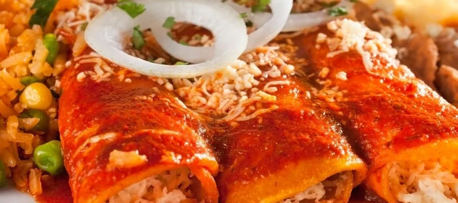 انچیلاداس مرغ و پنیر در فر توکار آکورد