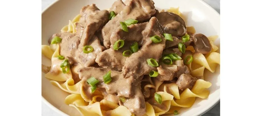 طرز تهیه بیف استروگانف با سس خامه