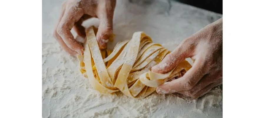 مواد لازم برای تهیه پاستای کربونارا