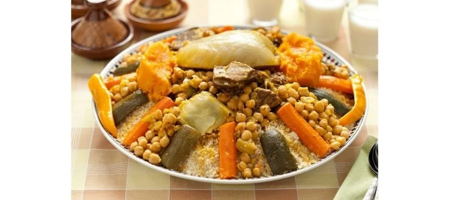 کوسکوس مراکشی با سبزیجات رنگارنگ