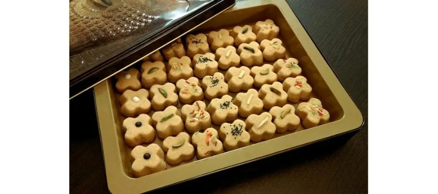 شیرینی نخودچی آماده برای پذیرایی